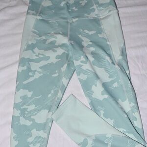 Under Armour Women's Camouflage Ankle Leggings S Light Blue White Polyester